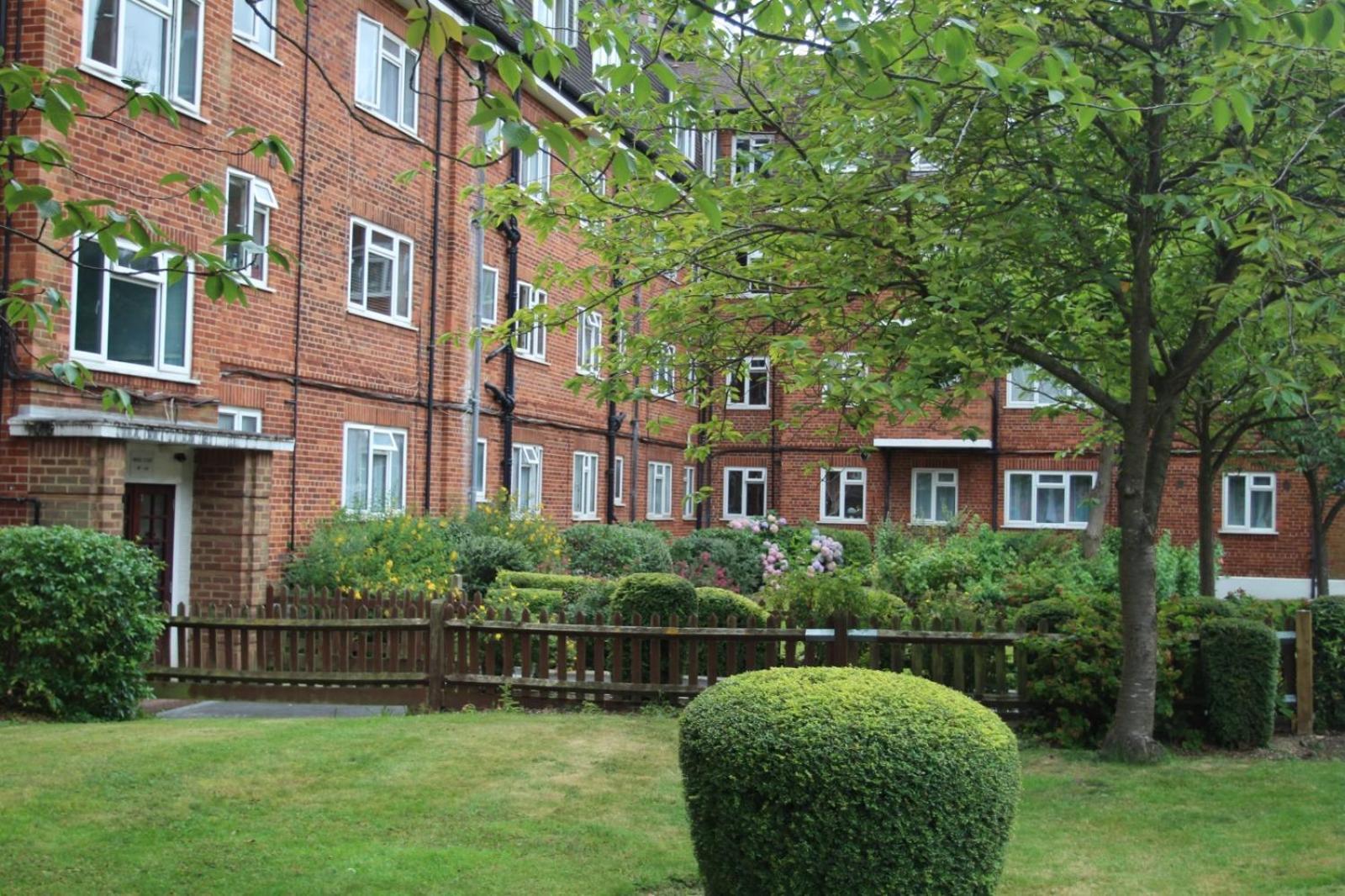 Wonderful Apartment In Wembley Londra Esterno foto